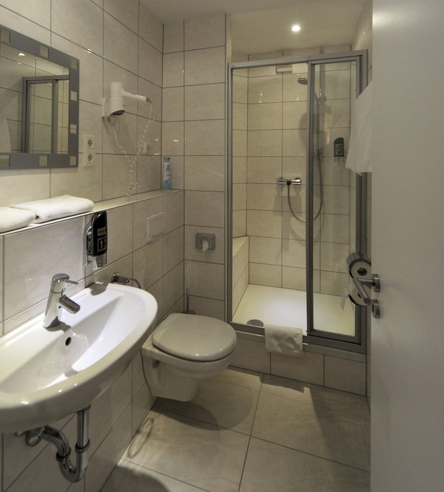 Twin Room, 2 Twin Beds - Photo 4