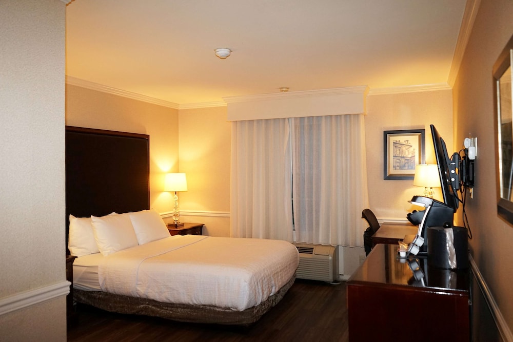 Room, 1 Queen Bed, Non Smoking (Efficiency) - Photo 2