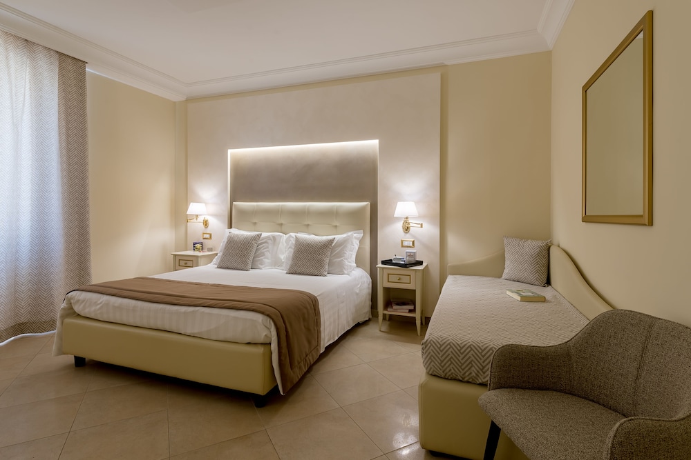Luxury Double or Twin Room, City View (203) - Photo 8