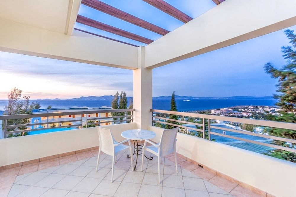 Family Room, Sea View - Photo 4
