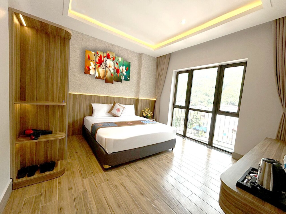 Deluxe Room, Balcony, City View