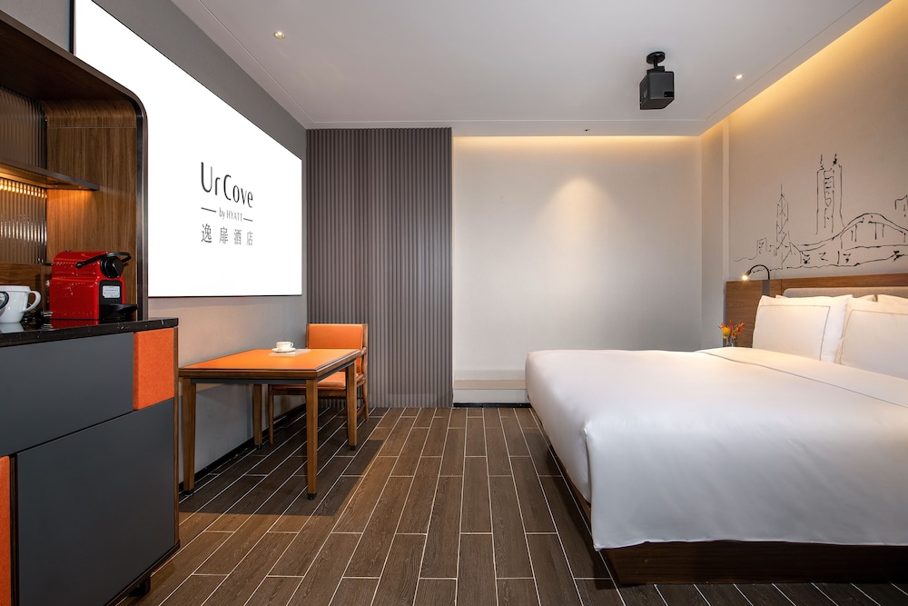 Elite Single Room, 1 Queen Bed