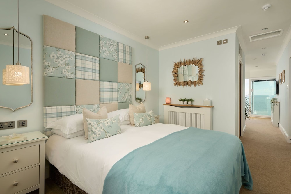 Superior Double Room, Ensuite, Sea View (Balcony Suite 6 ) photo 2