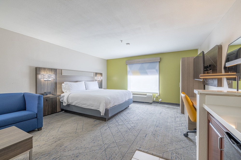 Suite, 1 Bedroom - Photo 1