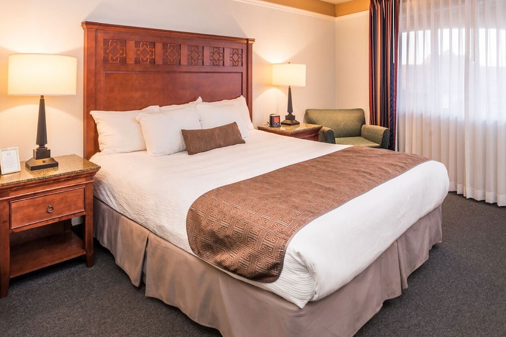 Standard Room, 1 Queen Bed - Photo 4