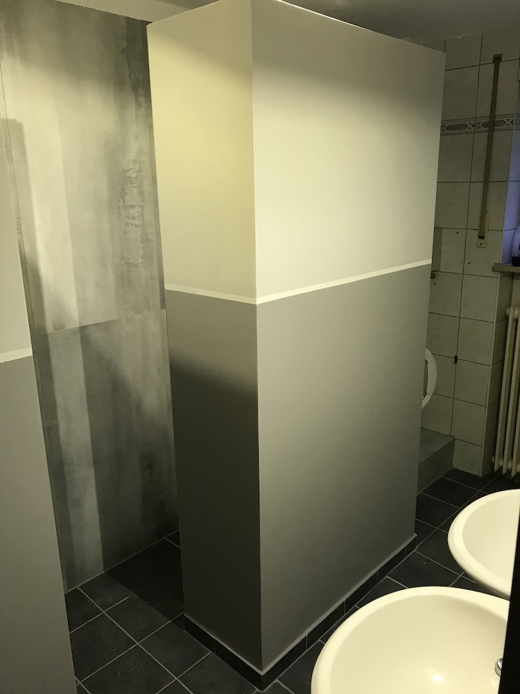 Basic Triple Room, Shared Bathroom photo 3