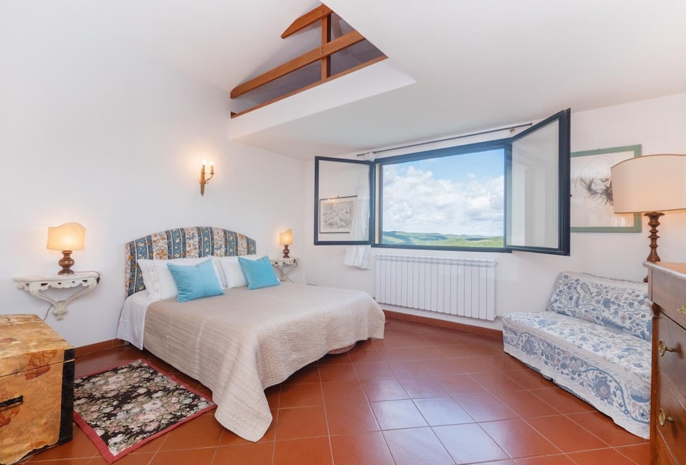 Villa photo 3
