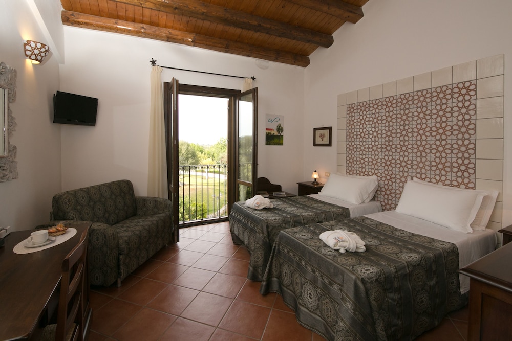 Twin Room - Photo 1
