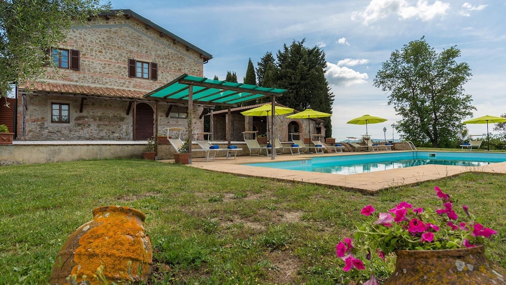 Villa photo 2