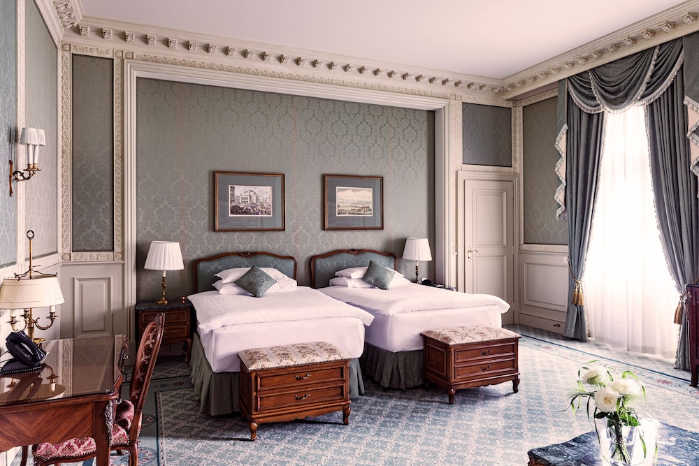 Suite, 2 Twin Beds, City View