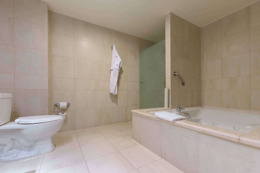 Junior Suite (Extra Bed 3 Adults) - Photo 4