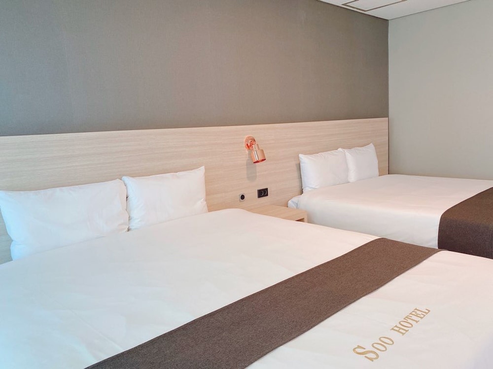 Family Quadruple Room, Partial Sea View photo 3