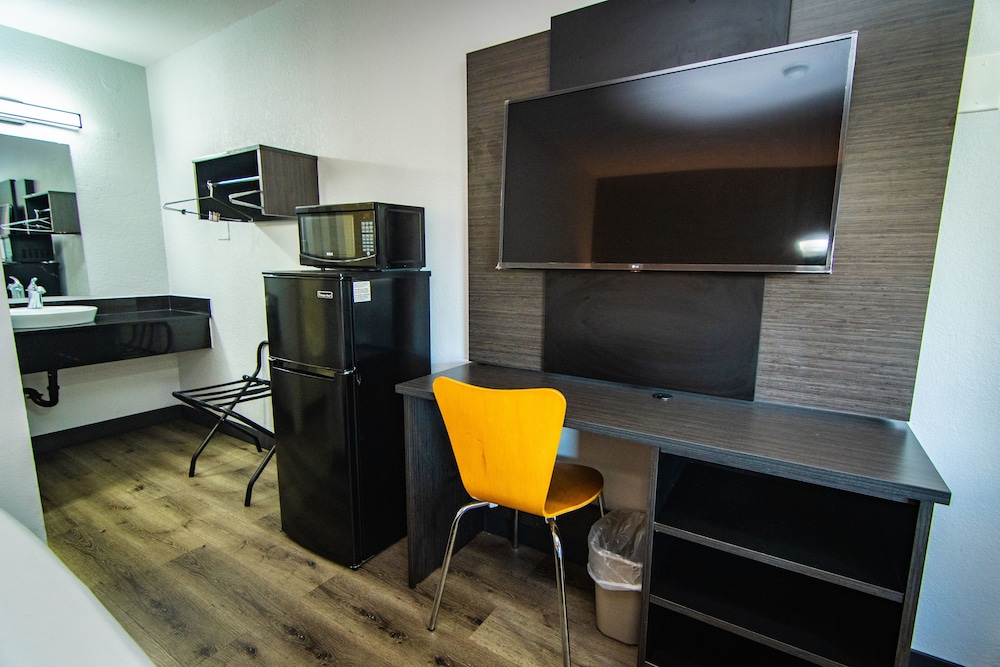 Deluxe Room, 1 Double Bed, Non Smoking, Refrigerator & Microwave