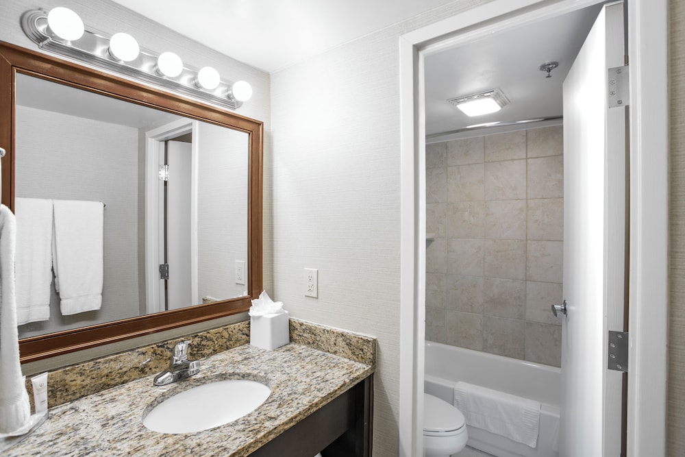 Deluxe Suite, 1 Bedroom, Oceanfront photo 2