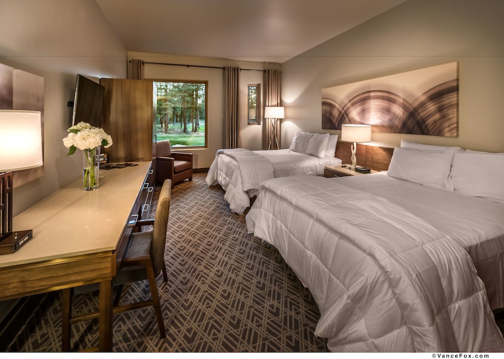 Superior Room, 2 Queen Beds, Non Smoking, Golf View photo 1
