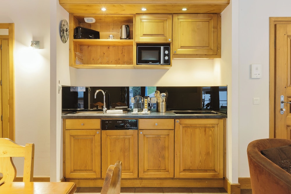 Family Apartment, Multiple Bedrooms (Vallorcine Buet 32 ski in / ski out) Family Apartment, Multiple Bedrooms (Vallorcine Buet 32 ski in / ski out)