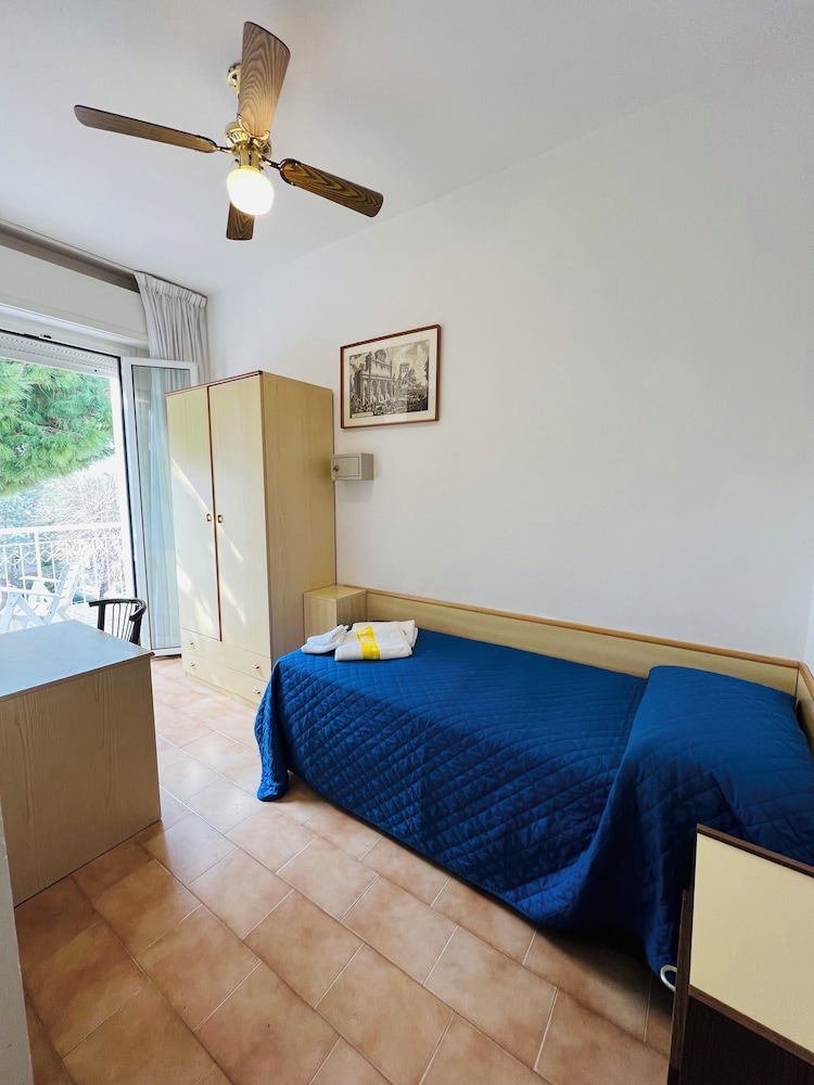 Standard Single Room, Pool View photo 3