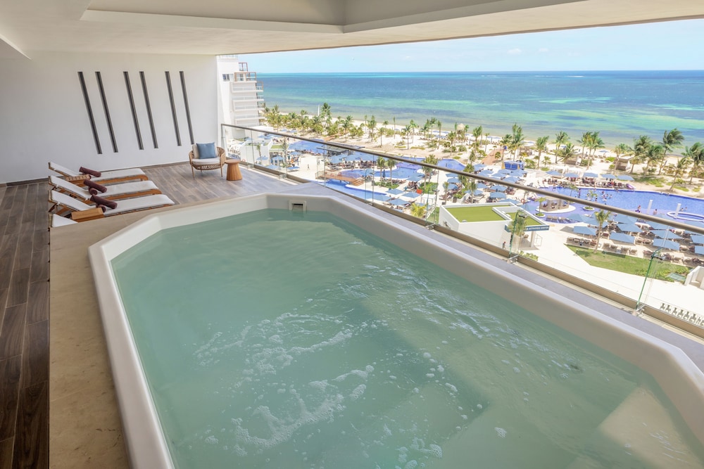 Luxury Chairman Two Bedroom Suite Ocean Front Diamond Club - Photo 21