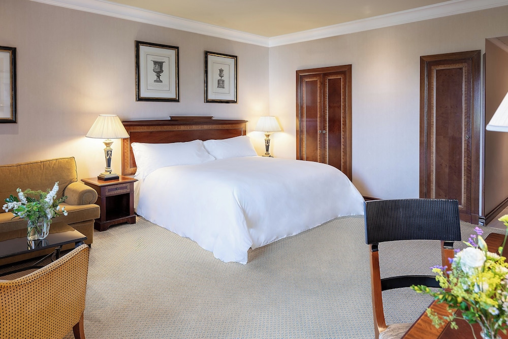 Junior Suite, 1 King Bed (Castellana View, Club Lounge Access)