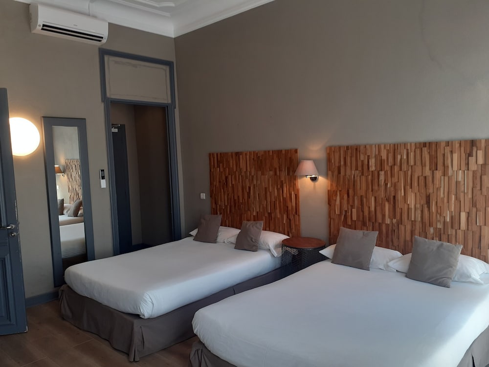 Quadruple Room - Photo 4