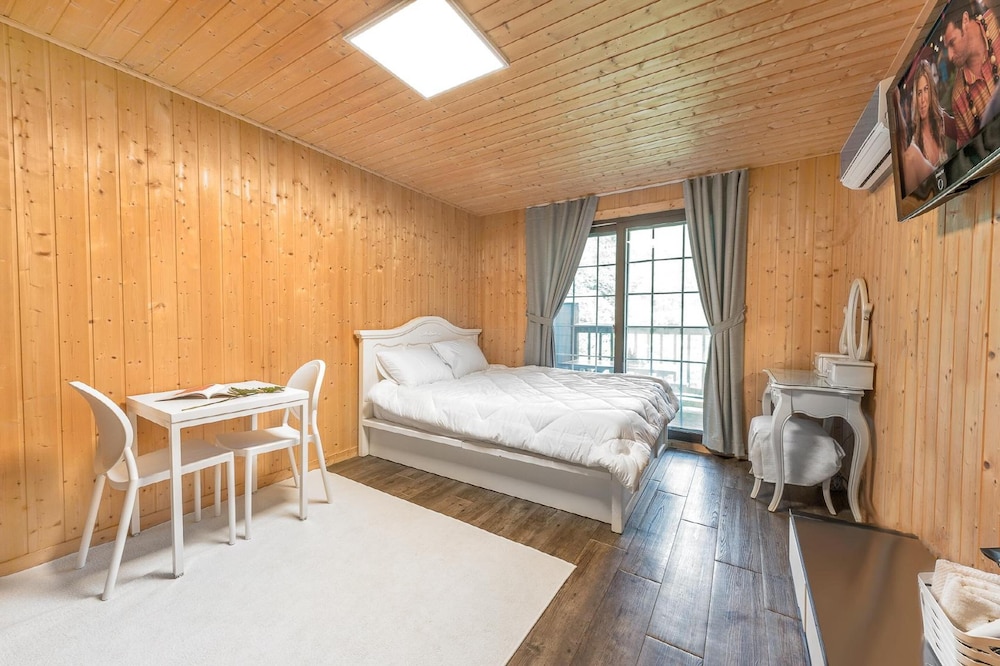 Basic Room, 1 Bedroom (A-2(Mountain View)) - Photo 1