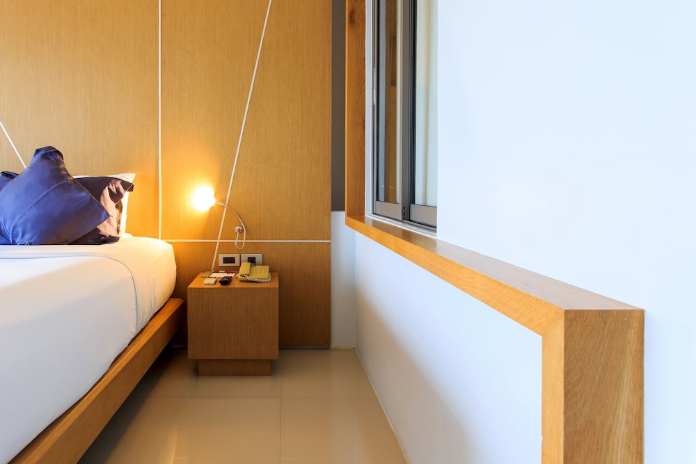 Deluxe Room, Balcony - Photo 7