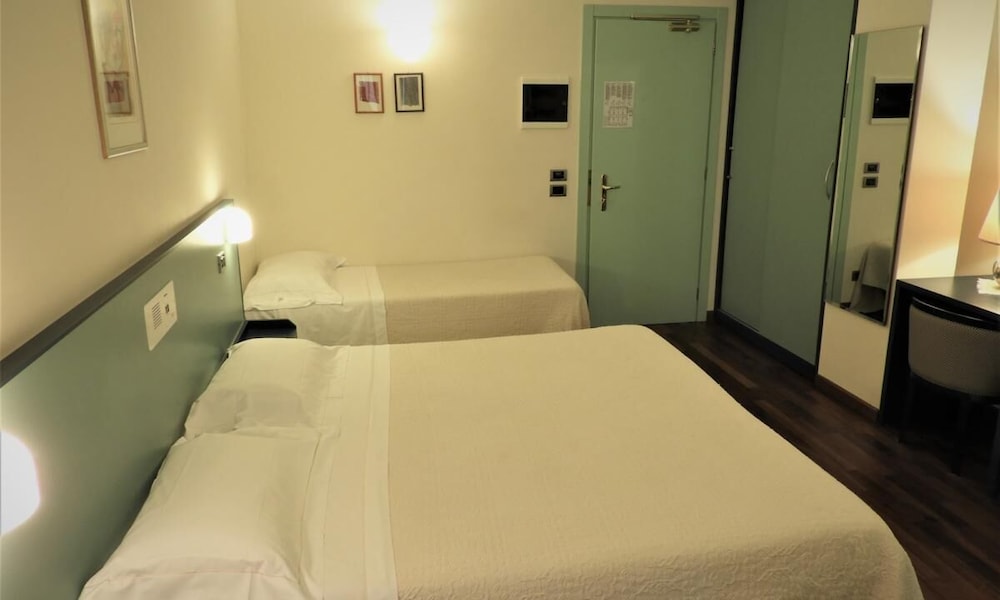 Double Room with Extra Bed photo 3