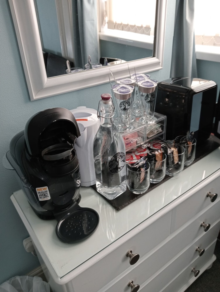 Suite, Ensuite photo 3