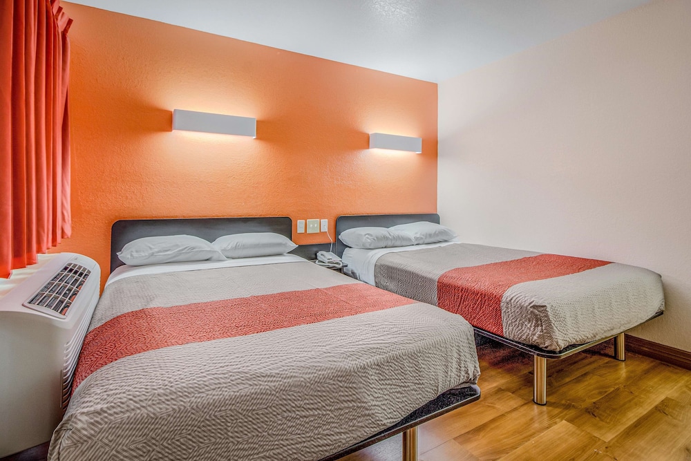 Standard Room, 2 Double Beds, Smoking photo 3