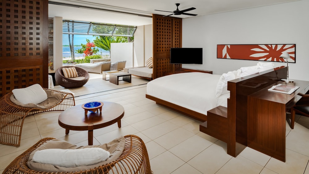 Room, 1 King Bed, Ground Floor (Beachfront) photo 1