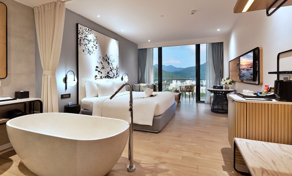 Premier Signature Ocean View King - Photo 1