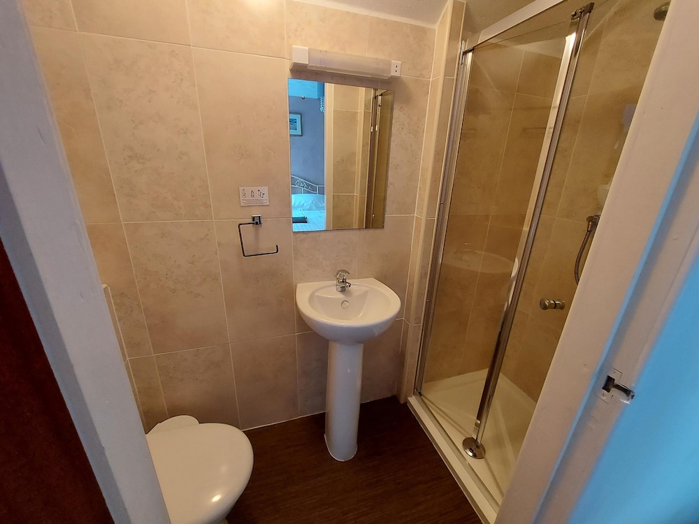 Double Room, Ensuite (Harlech) photo 2