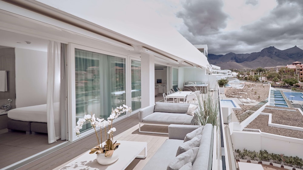 Suite, 2 Bedrooms, Hot Tub, Sea View (Serenity Allegra)