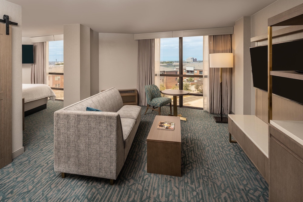 Junior Suite, 1 King Bed - Photo 1