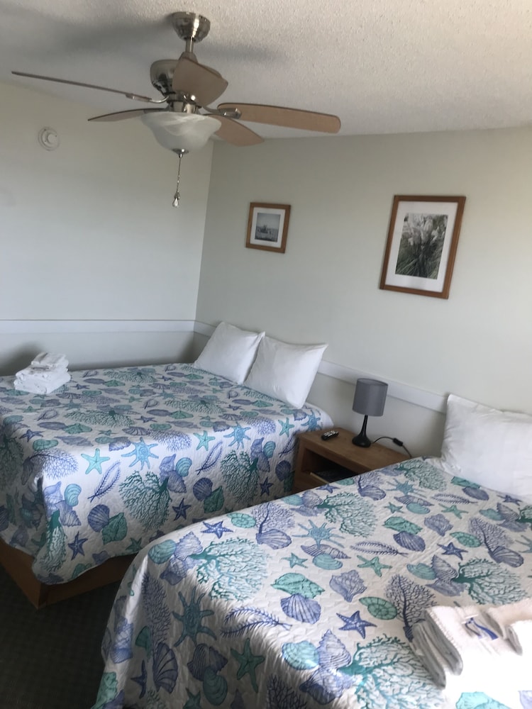 Basic Double Room, 2 Double Beds, Ocean View photo 3