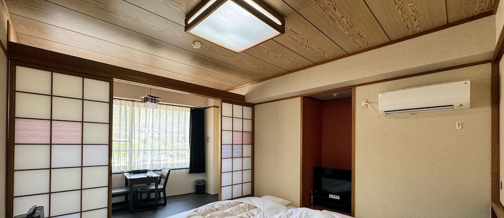 203,205,302,303,305 Japanese-Style Room (Pet Friendly)