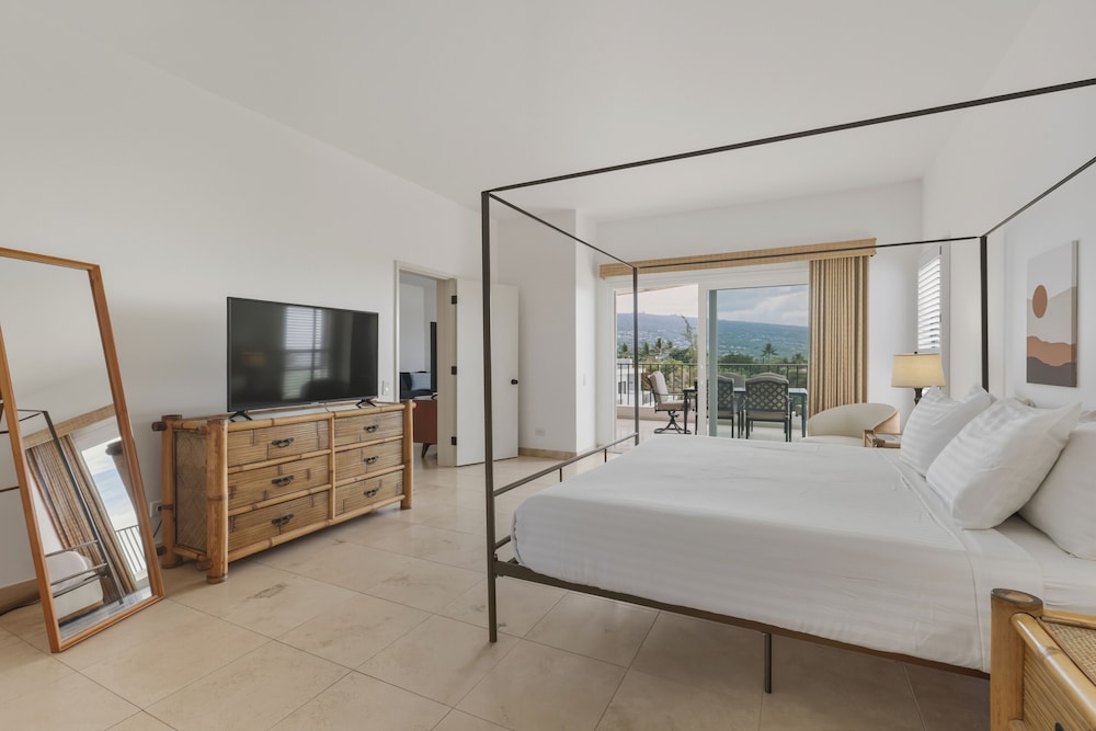 Room, 2 Bedrooms, 2 Bathrooms, Ocean View (Unit 706) photo 3