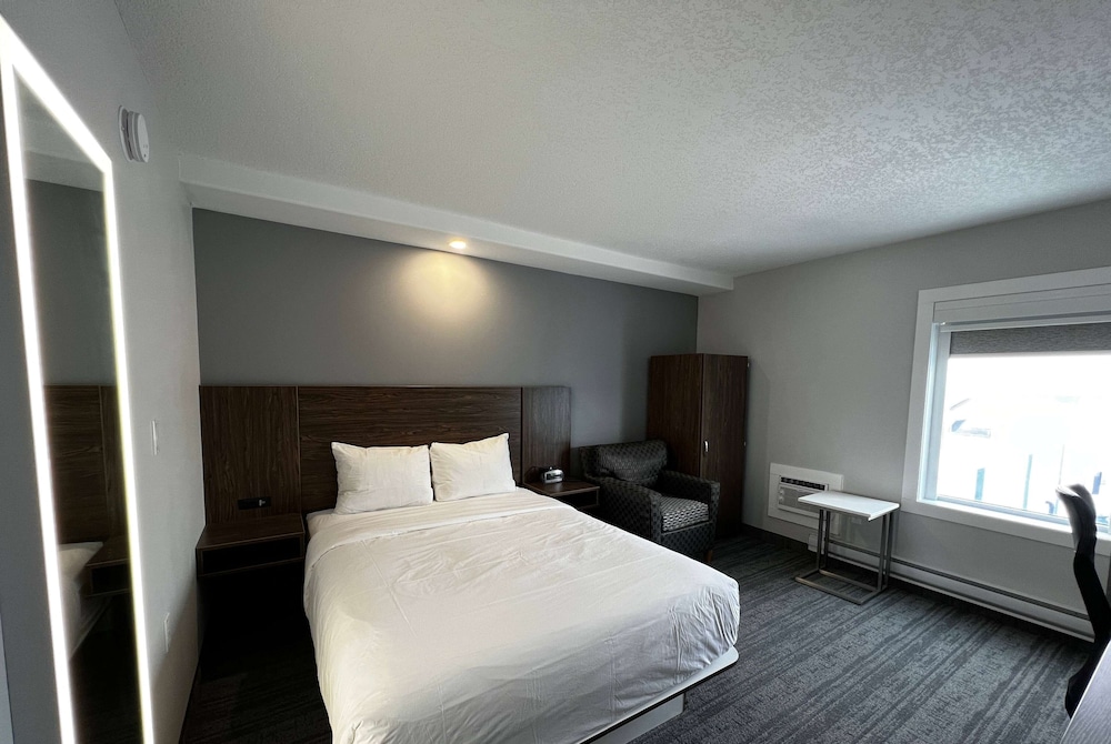 Basic Room, 2 Double Beds, Non Smoking - Photo 4