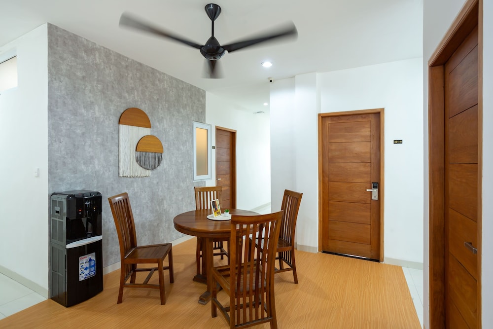 Family Room photo 3