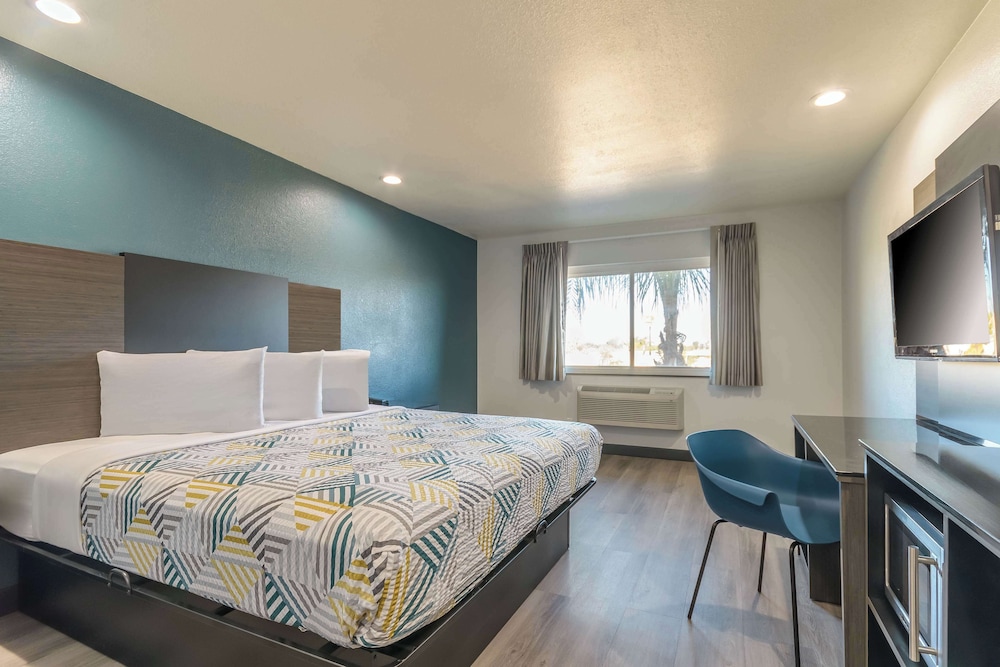 Standard Suite, 1 King Bed, Accessible, Non Smoking - Photo 6