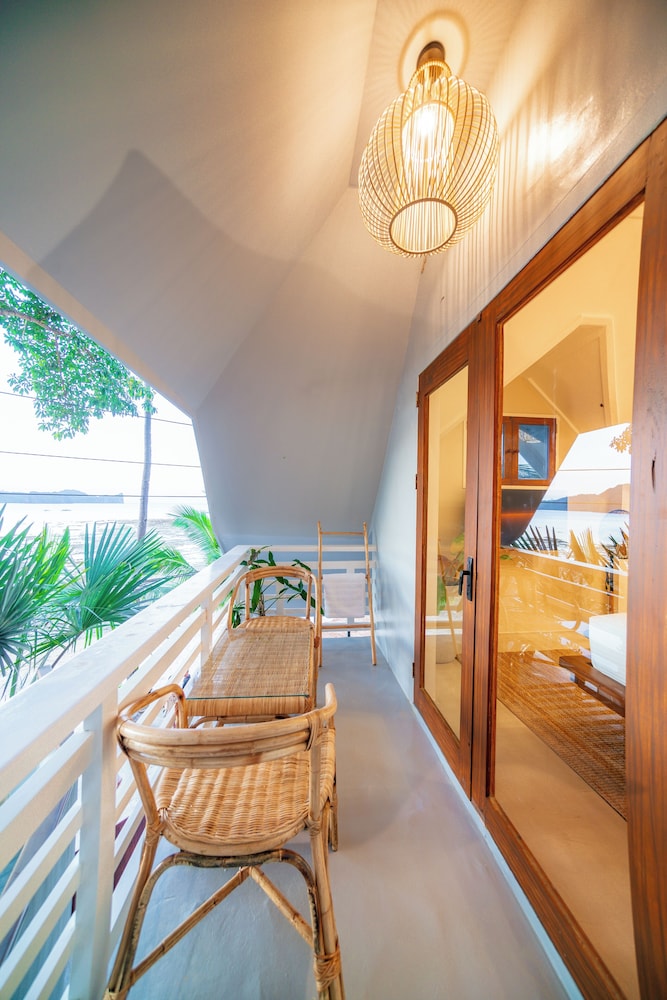 Luxury Single Room, 1 Queen Bed, Beach View, Tower