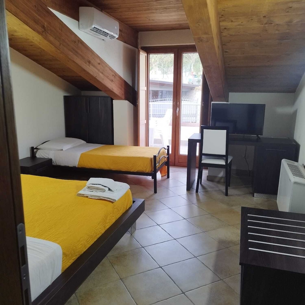 Luxury Triple Room, Pool View