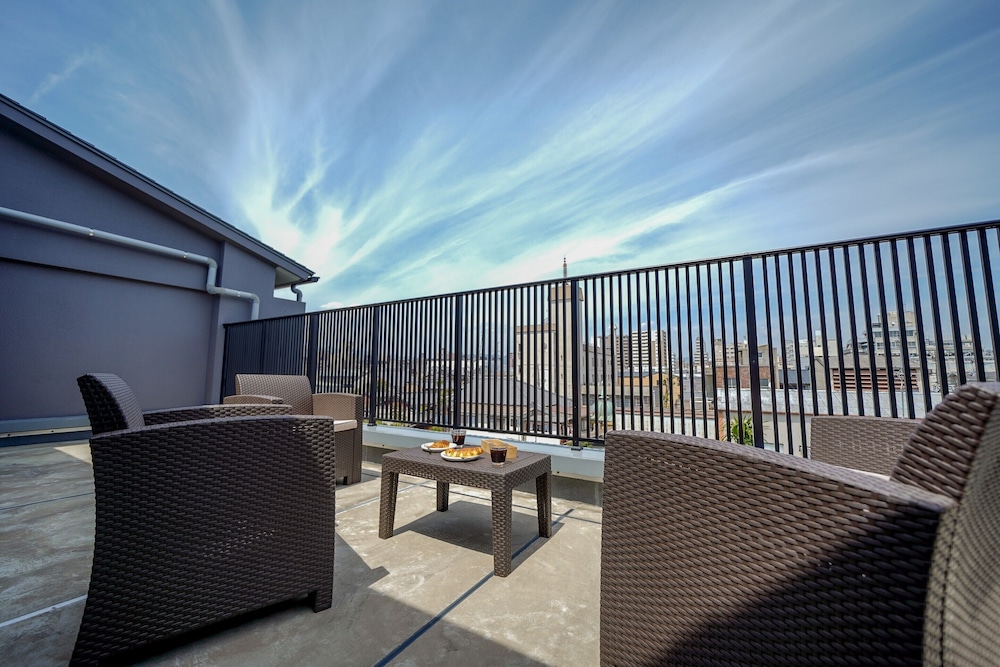 Balcony for 5, Non Smoking photo 2