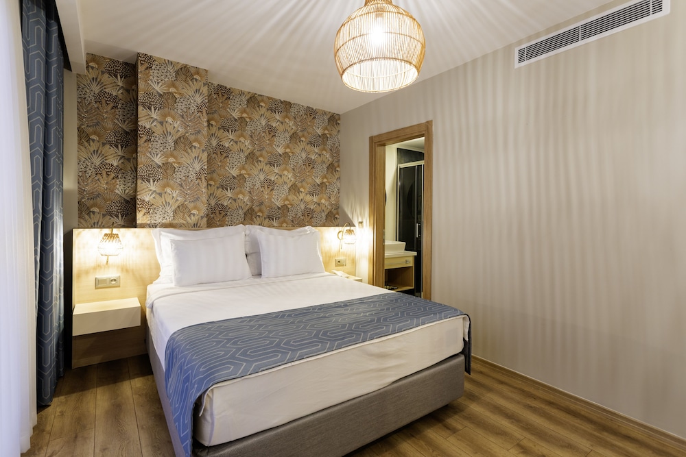 SUITE - Photo 1