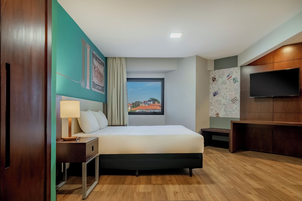 Superior Room, 1 Queen Bed photo 2