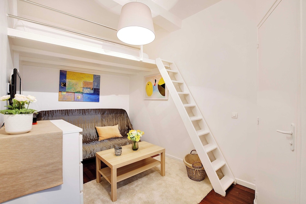 Apartment photo 1