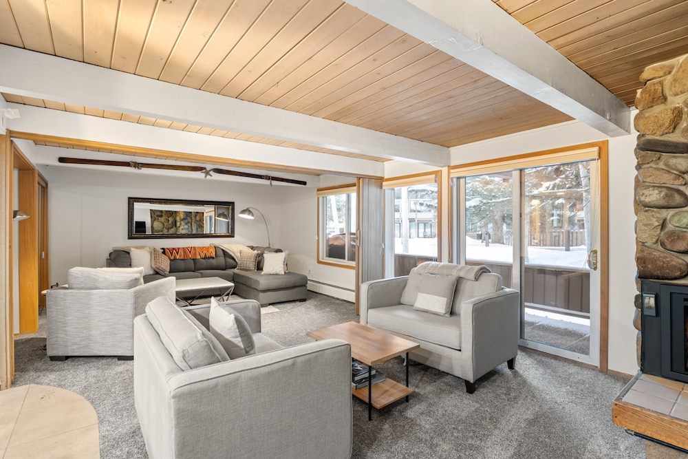 Condo, 2 Bedrooms