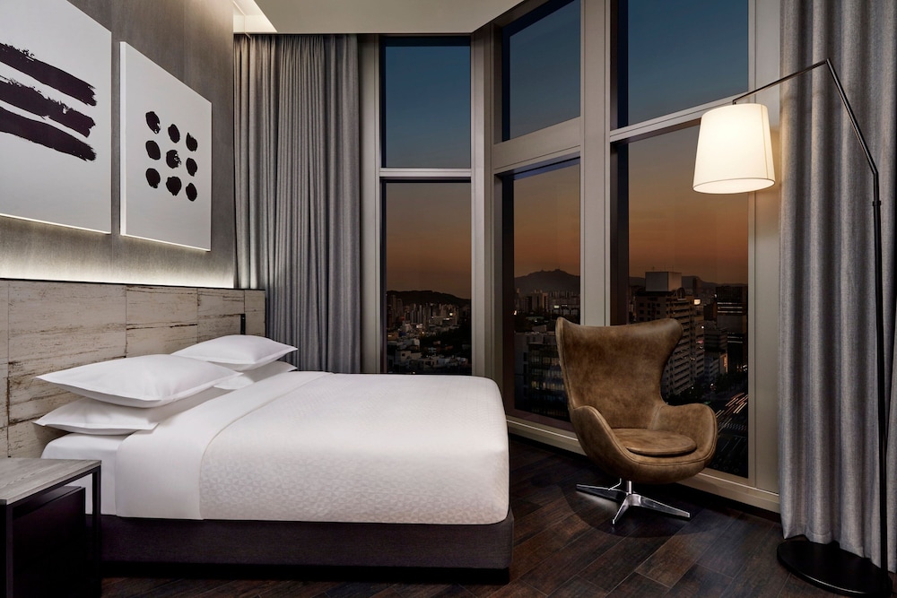 Premier Room, 1 Queen Bed, City View photo 2