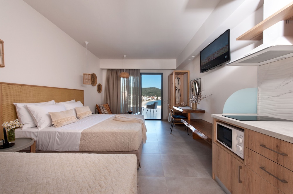 Superior Triple Room - Photo 1
