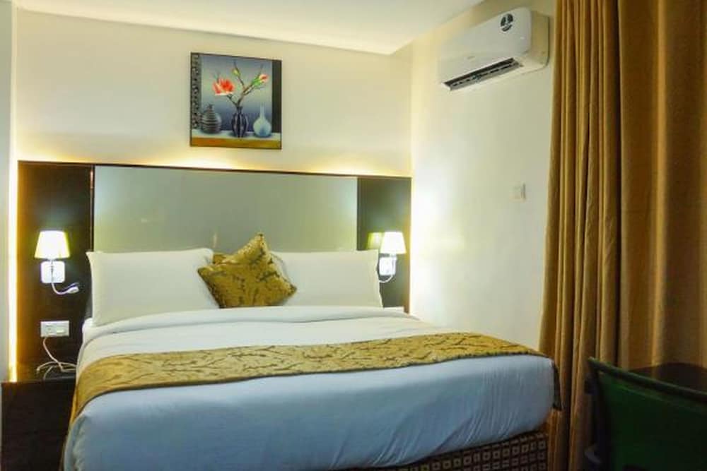 Deluxe Room - Photo 24